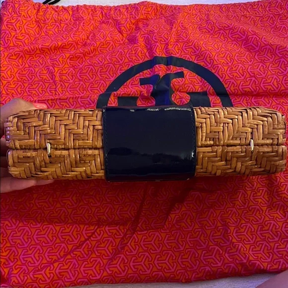 Tory Burch Tan Woven Clutch with Logo - Picture 5 of 6